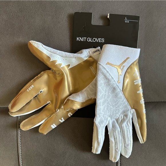 NWT Jordan Knit Metallic Football Gloves White Gold Men’s Large - Picture 1 of 2
